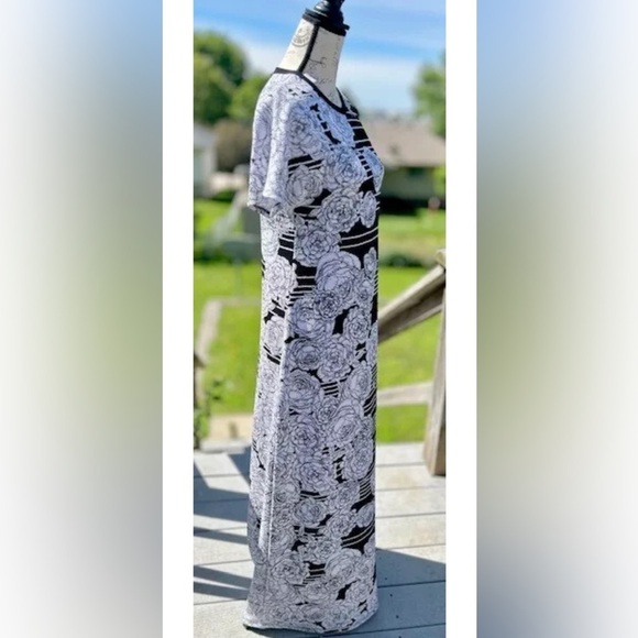 Lularoe Black & White Contrast Roses Maria Maxi Dress Size XS EUC!​​ - Picture 2 of 9